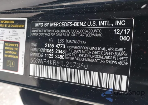 2018 Mercedes-Benz C 300 4Matic z USA, uszkodzony, nr VIN 55SWF4KB8JU257360